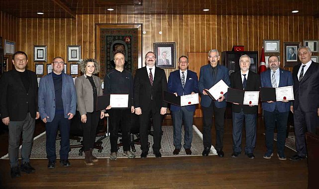 Akredite olan bölümler belgelerini teslim aldı