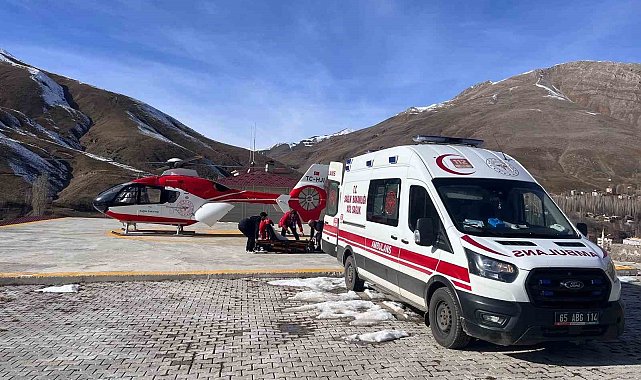 Bahçesaray'da hamile kadın, ambulans helikopterle Van'a sevk edildi