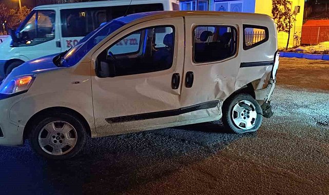 Bitlis'te 3 araçlı zincirleme trafik kazası: 2'si ağır 4 yaralı