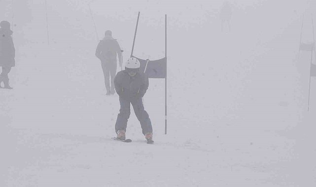 Bitlis'te "Alp Disiplini ve Snowboard İl Birinciliği Kayak Yarışması" yapıldı