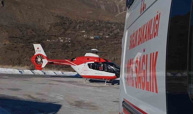 Çatak'ta serebrovasküler tedavisi gören hasta ambulans helikopterle Van'a getirildi