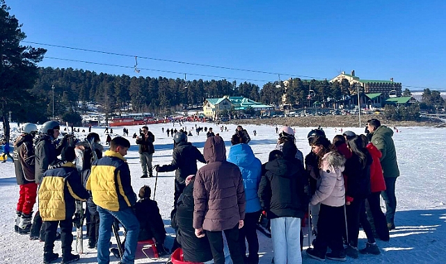 Çocuklar Sarıkamış'ta kayak yapmanın keyfini çıkardı