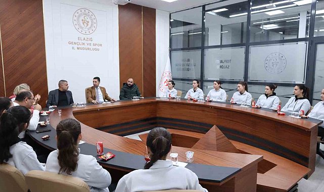 Elazığ Gençlik ve Spor hentbol takımı iddialı