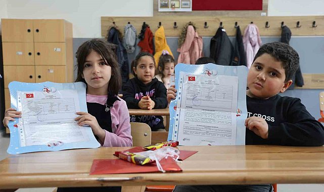 Elazığ'da 120 bin öğrenci karne heyecanı yaşadı