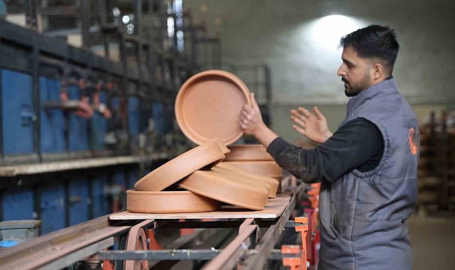 Elazığ'da 300 ton toprak çömleğe dönüştürülerek 25 ülkeye ihraç ediliyor