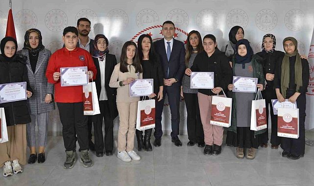 Elazığ'da dereceye giren öğrencilere ödülleri verildi