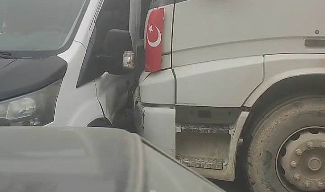 Elazığ'da faciadan dönüldü: Freni boşalan kamyon 3 aracı biçti