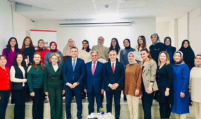 Elazığ'da öğretmen adayları sertifikalarını aldı