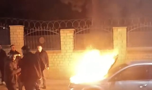 Elazığ'da seyir halindeki otomobil alev topuna döndü