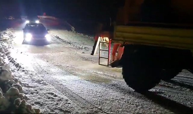 Elazığ'da yolda mahsur kalan araçlar kurtarıldı