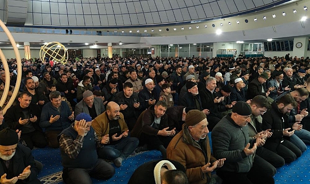 Erzincan'da Miraç Kandili dualarla idrak edildi