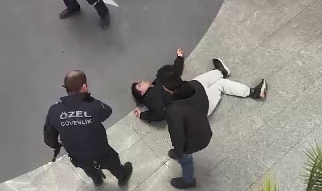 Erzurum'da Serra City AVM'nin üst katından zemine düşen genç yaralandı