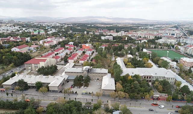 Eski Mareşal Fevzi Çakmak Hastanesi Binası artık Erzurum Lisesi'nin
