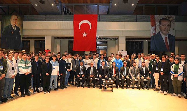 Gaziantepli öğrenciler Ahlat'ın tarihi ve kültürel alanlarını gezdi