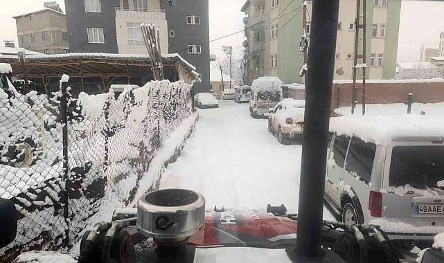 Hakkari'de 132 yerleşim yerinin yolu ulaşıma kapandı