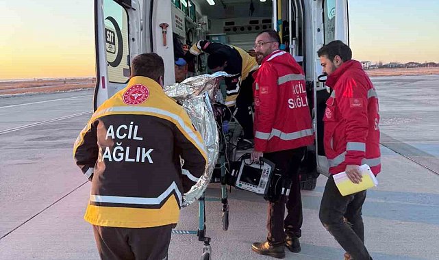 Hakkari'deki hasta ambulans helikopterle Van'a nakledildi