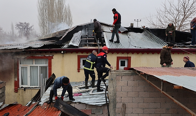 Iğdır'da bir ev ile iki ahır yanarak kullanılamaz hale geldi