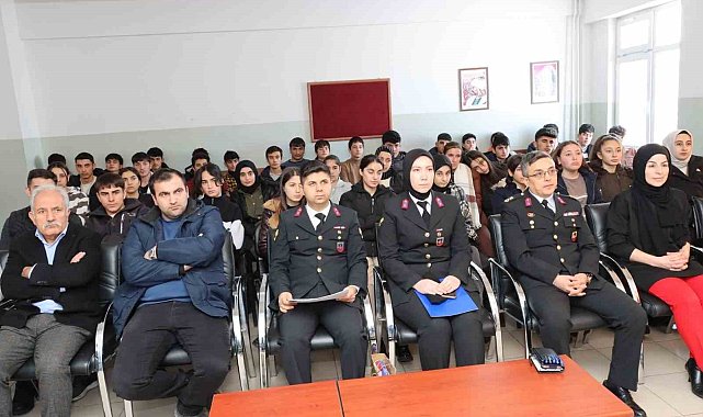 Jandarmadan öğrencilere kariyer etkinliği