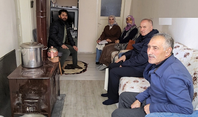 Kars Açık Kapı haneleri ziyaret ediyor