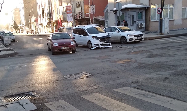 Acilen trafik lambaları konulmalı