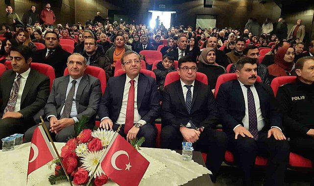 Kars'ta en çok kitap okuyan öğrenci ve veliler ödüllendirildi