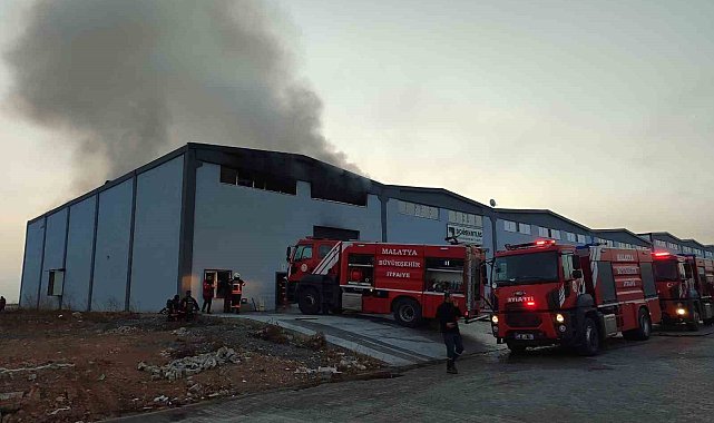 Malatya'da çıkan yangında fabrikada büyük hasar oluştu