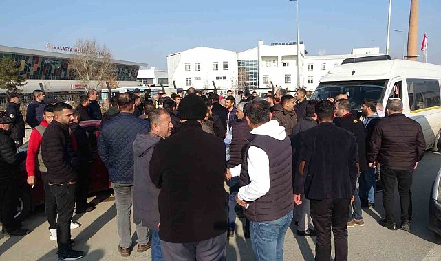 Malatya'da servis taşımacılığı yapan şoförlerden 'trafik cezası' tepkisi