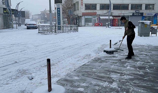 Malazgirt'te kar yağışı