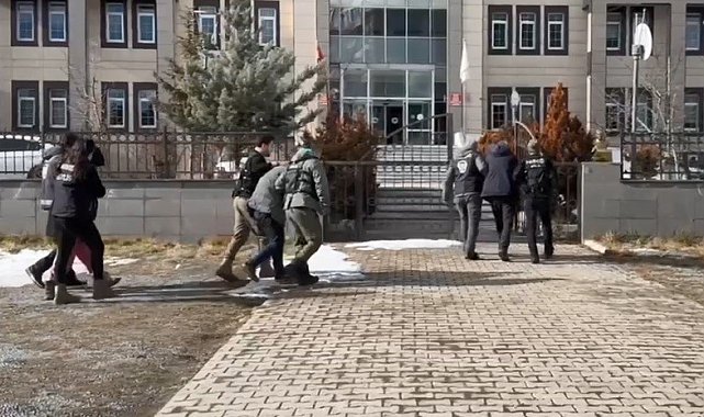 Midelerinden 91 paket uyuşturucu çıkan 3 kişi tutuklandı