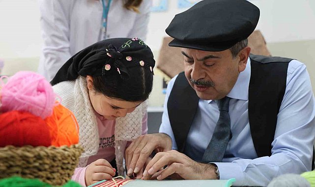 Milli Eğitim Bakanı Tekin: "Biz çocuklarımız adet ve gelenekleri öğrensinler istiyoruz"