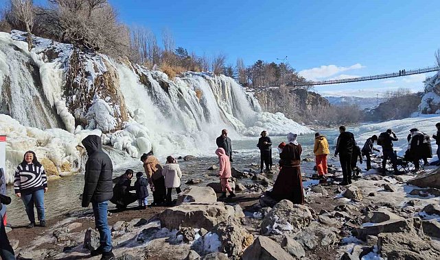 Muradiye Şelalesi'ne büyük ilgi