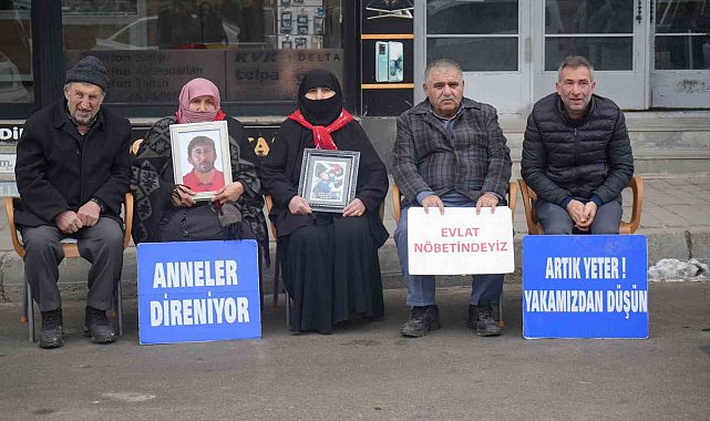Muş'ta ailelerin evlat nöbeti devam ediyor