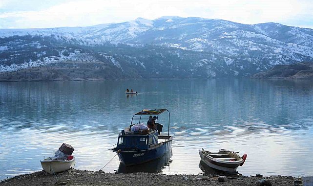 Muş'ta balıkçıların zorlu kış mesaisi: Kalehan Barajı'nda ekmek mücadelesi