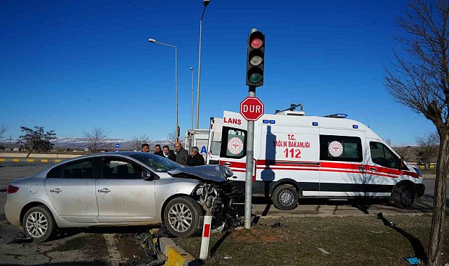 Muş'ta otomobiller çarpıştı: 6 yaralı