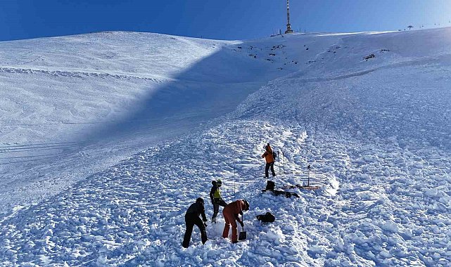 Palandöken Kayak Merkezi'nde çığ rasat analiz ve kurtarma eğitimi