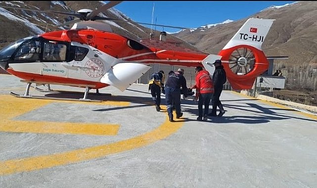 Şırnak ve Bahçesaray'daki hastalar ambulans helikopterle Van'a sevk edildi