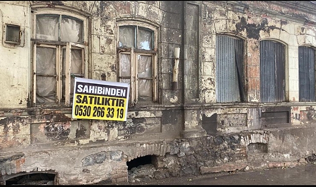 Tarihi binayı satışa çıkardı