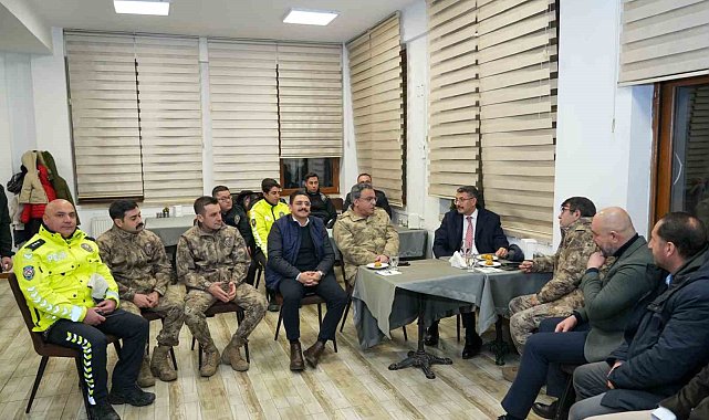Vali Çelik, yılbaşında mesai yapan ekipleri ziyaret etti