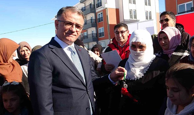Van'da eşini kaybetmiş ihtiyaç sahibi 51 kadın evlerine kavuştu