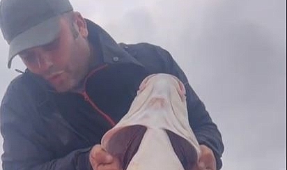 Yakaladığı dev Fırat turnasını görünce hayrete düştü: ''Ejderha, bu adam yer''