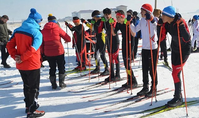 Yüksekova'da 'Kayaklı Koşu İl Birinciliği' heyecanı