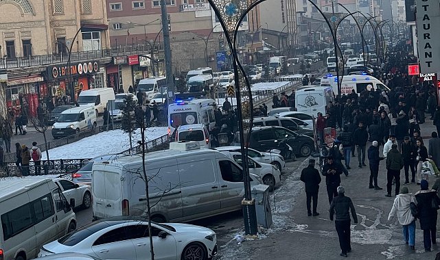 Yüksekova'da bıçaklı kavga: 3 yaralı