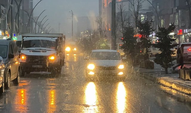 Yüksekova'da kar yağışı
