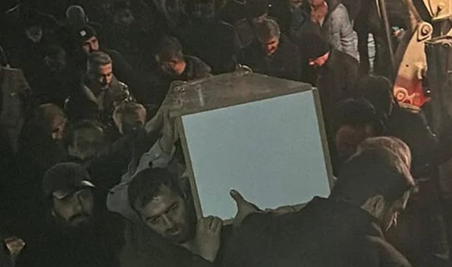 Yüksekova'da köpeklerin saldırısı sonucu ölen 12 yaşındaki Eslem toprağa verildi