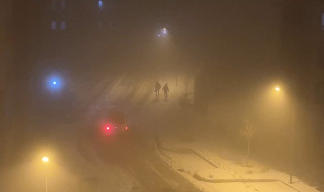 Yüksekova'da yoğun sis: Görüş mesafesi 10 metreye kadar düştü