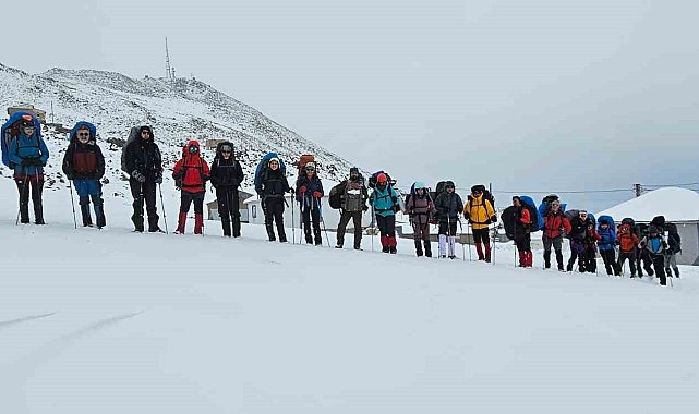 35 dağcı Süphan Dağı'na zirve yapamadan döndü