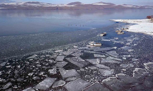 40 kilometrekarelik alana sahip Nazik Gölü dondu