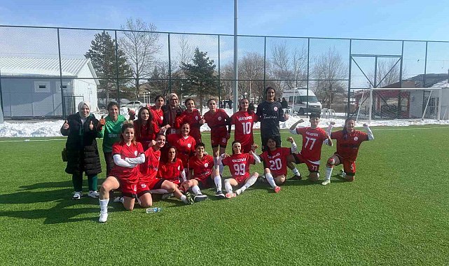 Ağrı ASP Kadın Futbol Takımı, Erzincan'da 8 golle güldü
