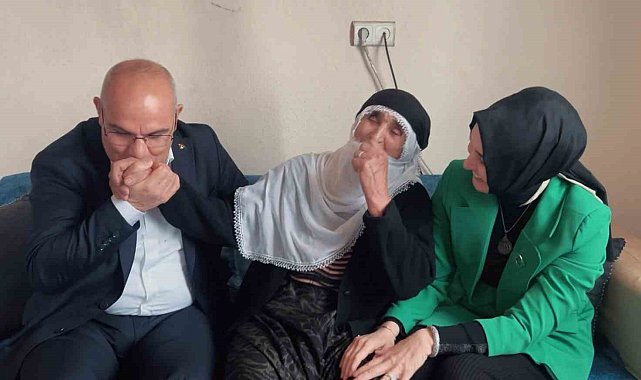 Ağrı Valisi Koç, 98 yaşındaki Suti nineyi ziyaret etti, kandilini kutladı