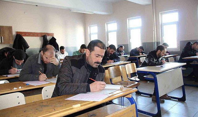 Ağrı'da öğrenciler ve aileleri Siyer Yarışmasında heyecanla ter döktü